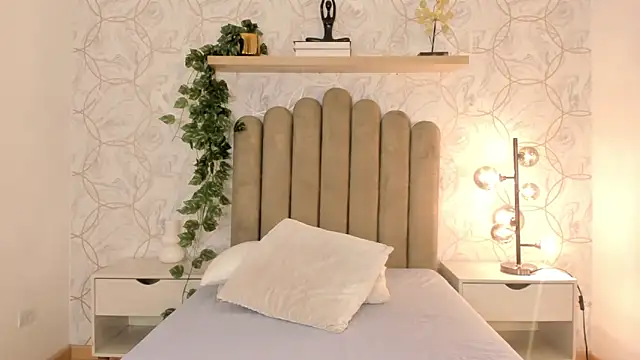 Snapshot of Roma__love chatting on February 27, 11:31 am Roma  love online show from February 27, 11:31 am