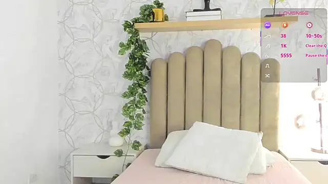 Snapshot of Roma__love chatting on March 9, 11:25 am Roma  love online show from March 9, 11:25 am