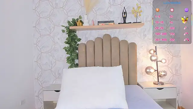 Snapshot of Roma__love chatting on September 9, 11:32 am Roma  love online show from September 9, 11:32 am