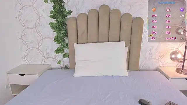 Snapshot of Roma__love chatting on October 6, 12:13 pm Roma  love online show from October 6, 12:13 pm