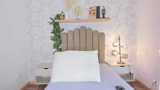 Snapshot of Roma__love chatting on October 8, 11:52 am Roma  love online show from October 8, 11:52 am