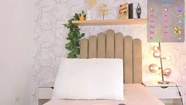 Snapshot of Roma__love chatting on October 16, 11:55 am Roma  love online show from October 16, 11:55 am