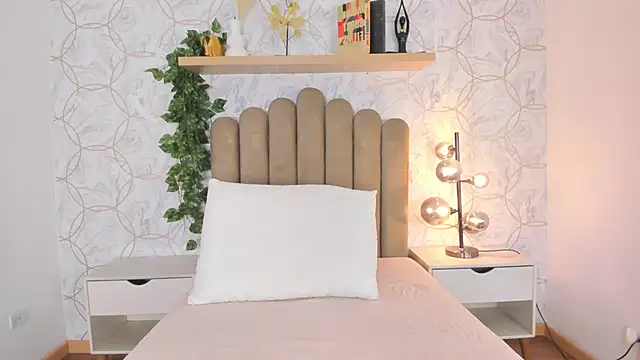 Snapshot of Roma__love chatting on October 18, 12:06 pm Roma  love online show from October 18, 12:06 pm