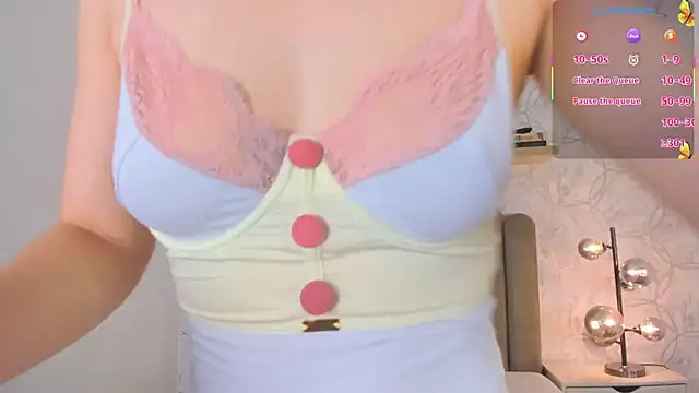 Snapshot of Roma__love chatting on October 24, 12:34 pm Roma  love online show from October 24, 12:34 pm