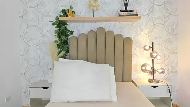 Snapshot of Roma__love chatting on October 27, 12:09 pm Roma  love online show from October 27, 12:09 pm