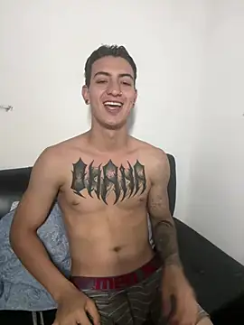 Snapshot of aliensexy chatting on February 7, 11:45 pm aliensexy online show from February 7, 11:45 pm