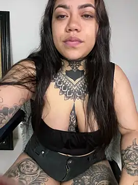 Snapshot of aliensexy chatting on February 19, 11:36 pm aliensexy online show from February 19, 11:36 pm