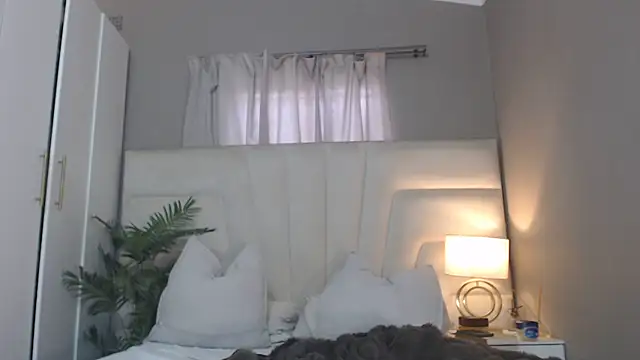 Snapshot of naughtyblackdolie chatting on June 3, 11:24 am naughtyblackdolie online show from June 3, 11:24 am