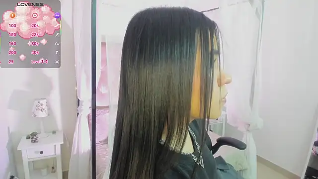 Hanna  Becker  online show from November 21, 4:00 am