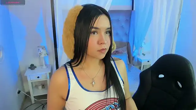 Hanna  Becker  online show from December 15, 3:33 am