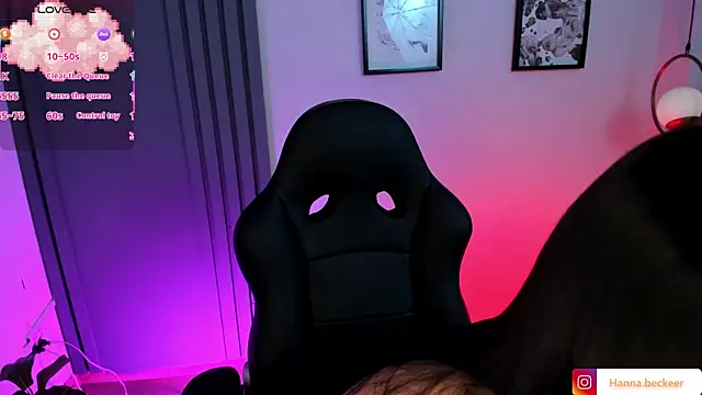 Hanna  Becker  online show from April 12, 2:49 am