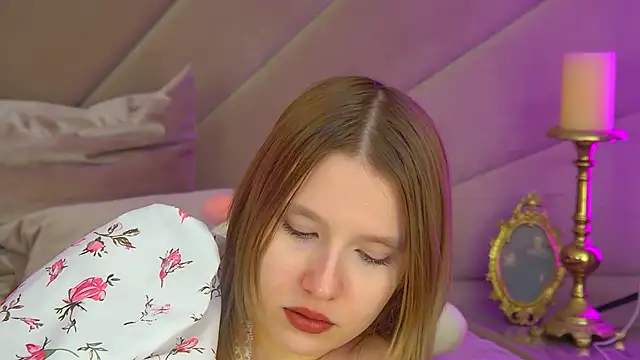 Snapshot of LiliLinn chatting on November 11, 4:34 am LiliLinn online show from November 11, 4:34 am