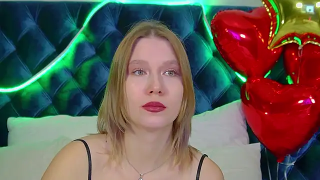 Snapshot of LiliLinn chatting on November 15, 4:54 am LiliLinn online show from November 15, 4:54 am