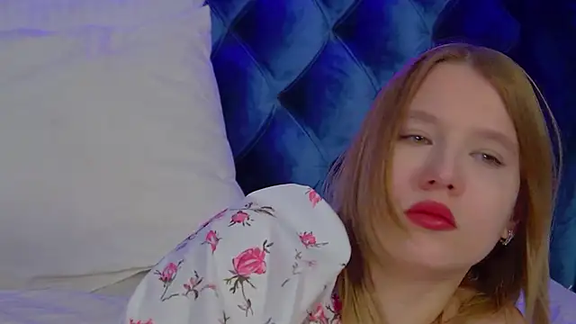 Snapshot of LiliLinn chatting on November 18, 4:39 am LiliLinn online show from November 18, 4:39 am