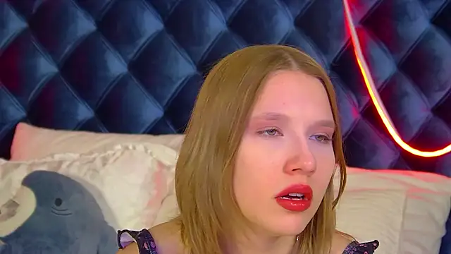 Snapshot of LiliLinn chatting on November 24, 4:56 am LiliLinn online show from November 24, 4:56 am