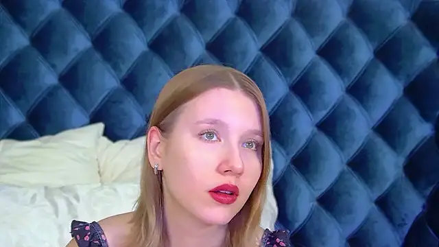 Snapshot of LiliLinn chatting on November 29, 4:59 am LiliLinn online show from November 29, 4:59 am