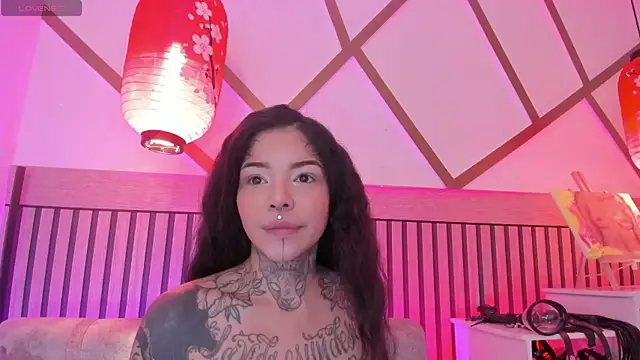 Snapshot of NinaInk chatting on July 5, 1:40 pm NinaInk online show from July 5, 1:40 pm