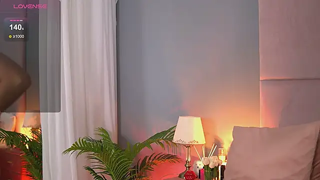 Snapshot of AlmaLuv chatting on February 12, 10:24 am AlmaLuv online show from February 12, 10:24 am