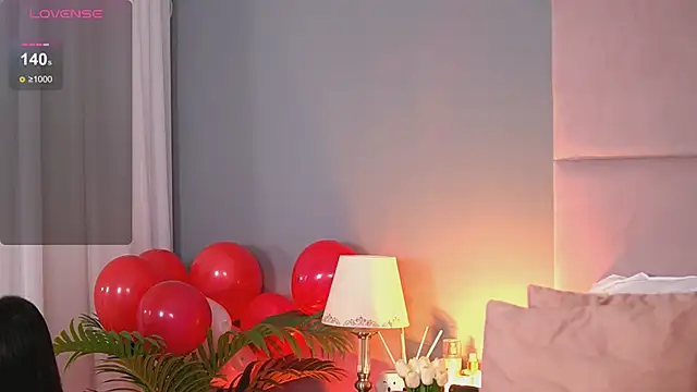 Snapshot of AlmaLuv chatting on February 22, 4:40 am AlmaLuv online show from February 22, 4:40 am