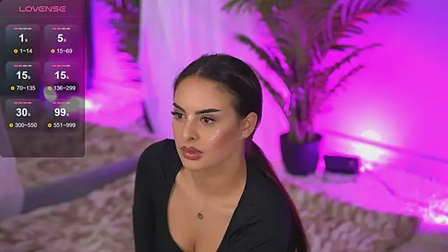 Snapshot of AlmaLuv chatting on March 13, 4:38 am AlmaLuv online show from March 13, 4:38 am