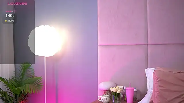 Snapshot of AlmaLuv chatting on September 9, 3:06 am AlmaLuv online show from September 9, 3:06 am