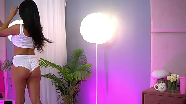 Snapshot of AlmaLuv chatting on September 15, 3:50 am AlmaLuv online show from September 15, 3:50 am