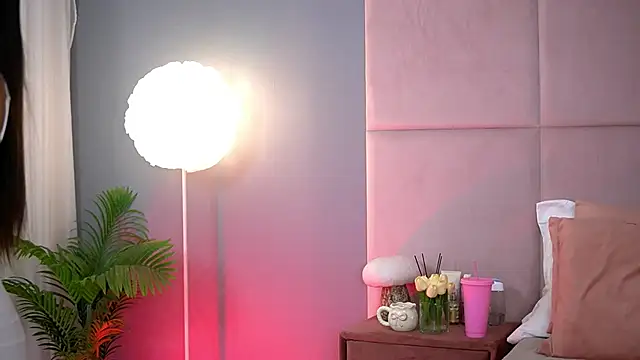 Snapshot of AlmaLuv chatting on September 16, 3:40 am AlmaLuv online show from September 16, 3:40 am