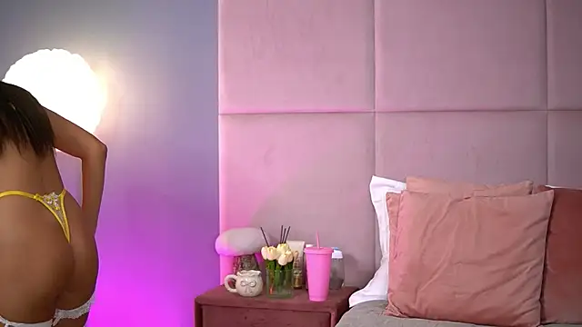 Snapshot of AlmaLuv chatting on September 21, 4:14 am AlmaLuv online show from September 21, 4:14 am