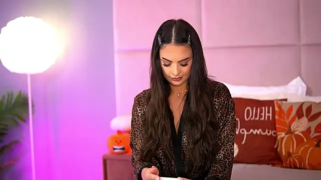 Snapshot of AlmaLuv chatting on October 19, 3:51 am AlmaLuv online show from October 19, 3:51 am