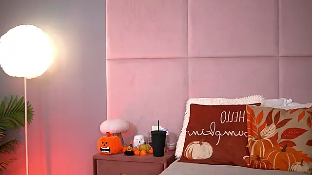 Snapshot of AlmaLuv chatting on November 17, 4:51 am AlmaLuv online show from November 17, 4:51 am