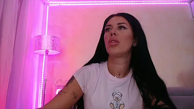 LaylaCruzRose online show from June 28, 6:30 am