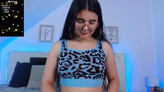 Snapshot of Tifanny_grey chatting on January 30, 8:31 pm Tifanny grey online show from January 30, 8:31 pm