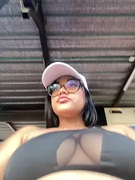 Snapshot of ElaEndez_ chatting on January 19, 10:28 pm ElaEndez online show from January 19, 10:28 pm