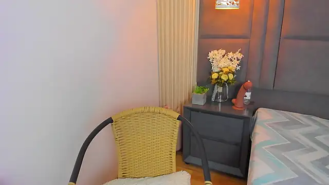 Snapshot of ElaEndez_ chatting on February 6, 12:37 pm ElaEndez online show from February 6, 12:37 pm