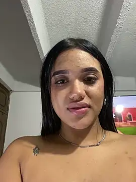 Snapshot of ElaEndez_ chatting on February 9, 3:22 am ElaEndez online show from February 9, 3:22 am