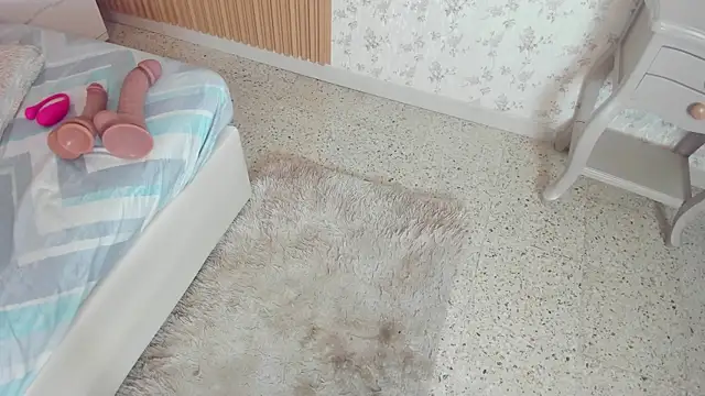 Snapshot of ElaEndez_ chatting on February 13, 11:50 am ElaEndez online show from February 13, 11:50 am