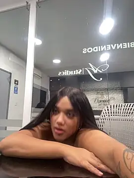 Snapshot of ElaEndez_ chatting on March 8, 9:08 pm ElaEndez online show from March 8, 9:08 pm