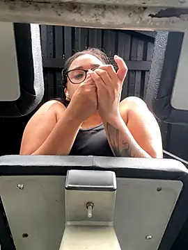 Snapshot of ElaEndez_ chatting on October 3, 8:28 pm ElaEndez online show from October 3, 8:28 pm