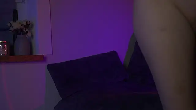 Snapshot of GlamourNova chatting on February 6, 3:41 pm GlamourNova online show from February 6, 3:41 pm