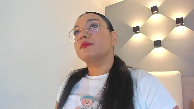 ellamontoya online show from October 24, 12:01 pm