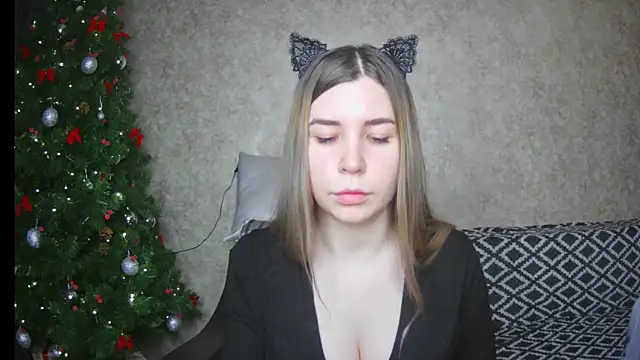 Snapshot of ElllaNuar chatting on January 28, 5:11 am ElllaNuar online show from January 28, 5:11 am