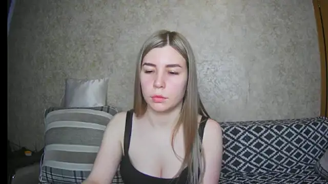 Snapshot of ElllaNuar chatting on March 10, 4:49 am ElllaNuar online show from March 10, 4:49 am