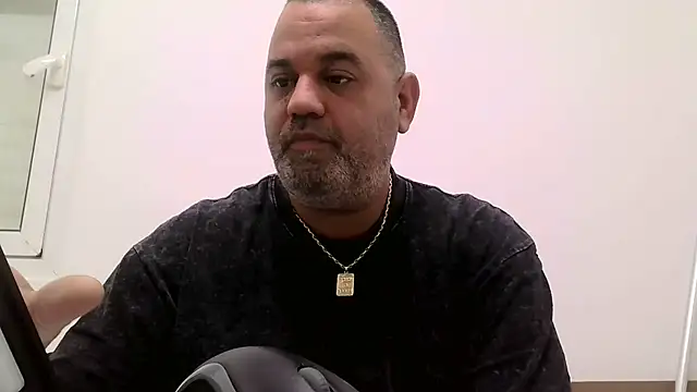 Snapshot of your_man85 chatting on January 28, 10:34 am your man85 online show from January 28, 10:34 am