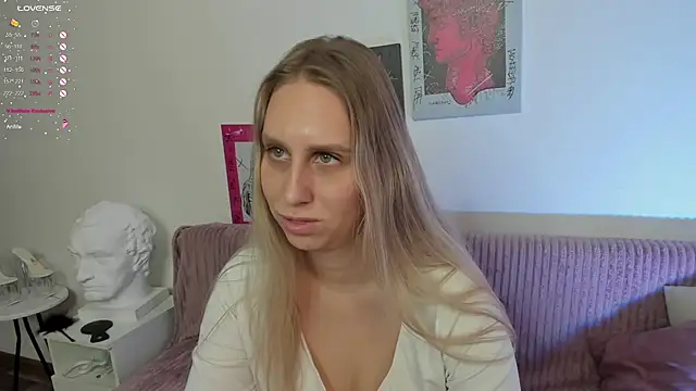 Snapshot of miissblonde chatting on January 12, 6:49 am miissblonde online show from January 12, 6:49 am