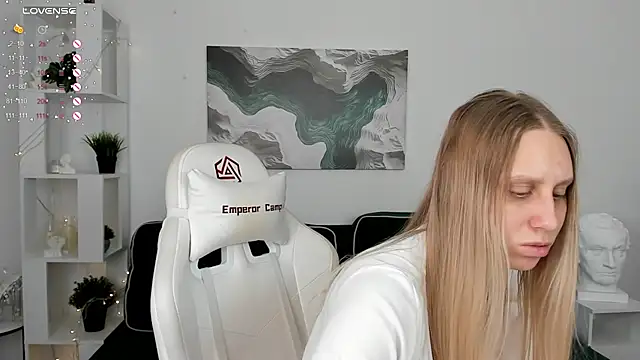 Snapshot of miissblonde chatting on March 5, 5:29 am miissblonde online show from March 5, 5:29 am