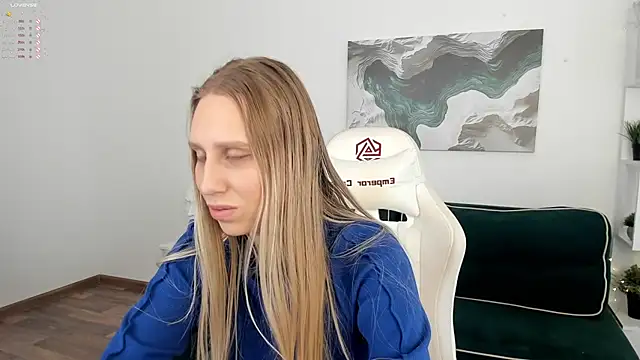 Snapshot of miissblonde chatting on March 17, 5:56 am miissblonde online show from March 17, 5:56 am