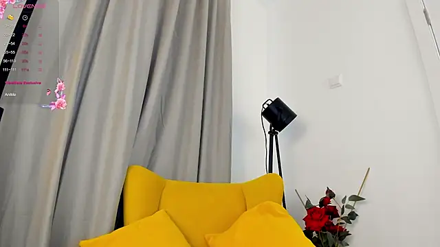 Snapshot of miissblonde chatting on November 17, 2:39 am miissblonde online show from November 17, 2:39 am