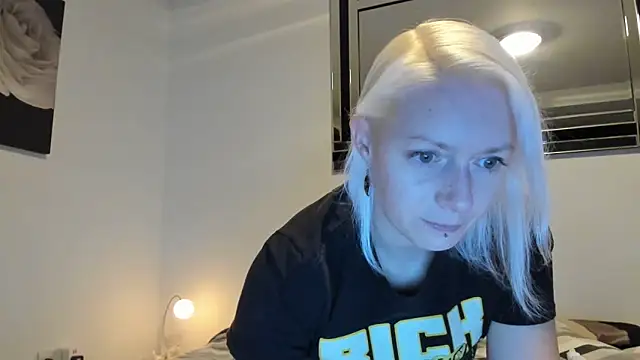Snapshot of BetterThanYourEx69 chatting on September 24, 7:39 pm BetterThanYourEx69 online show from September 24, 7:39 pm
