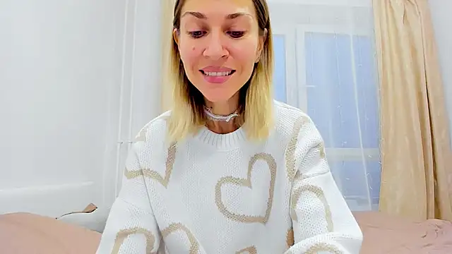 Mona Cruz online show from December 4, 5:16 am