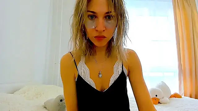 Mona Cruz online show from February 19, 6:00 am